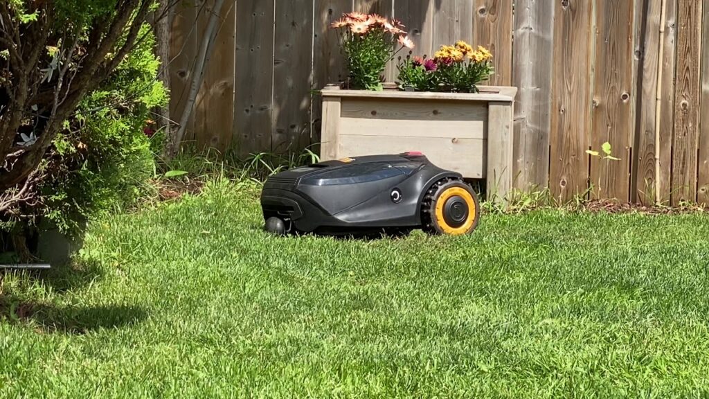 Cub Cadet XR2 (Robomow) doing its thing