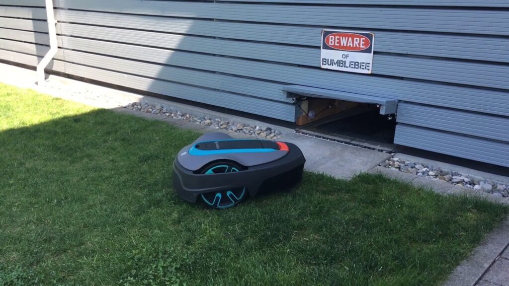 Gardena SILENO City Mähroboter Automower Mower Garage mit Tor Door