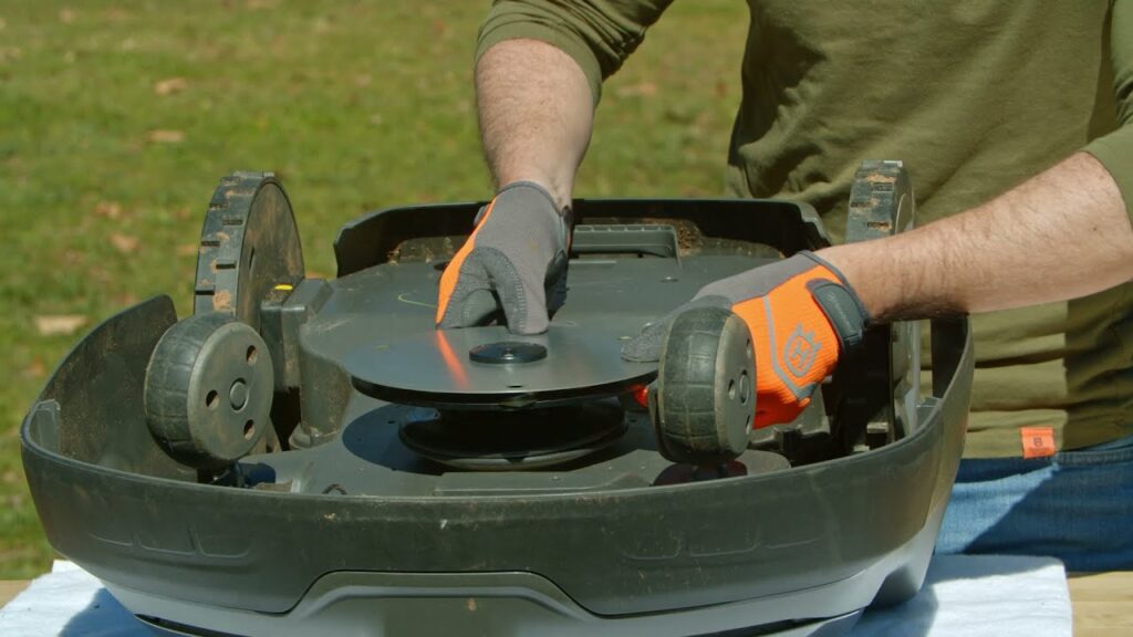 How to Clean and Maintain Automower® | Husqvarna