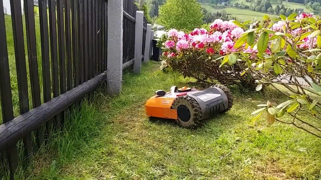 Mähroboter Worx Landroid M700 ( M500 ) auf Bergwiese  unebenen schwierigen Gelände 30-70% Gefälle