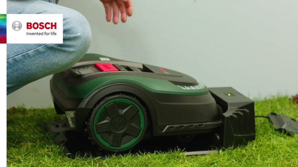 Bosch Indego instalační video. Krok 4:  Připojení k napájení.