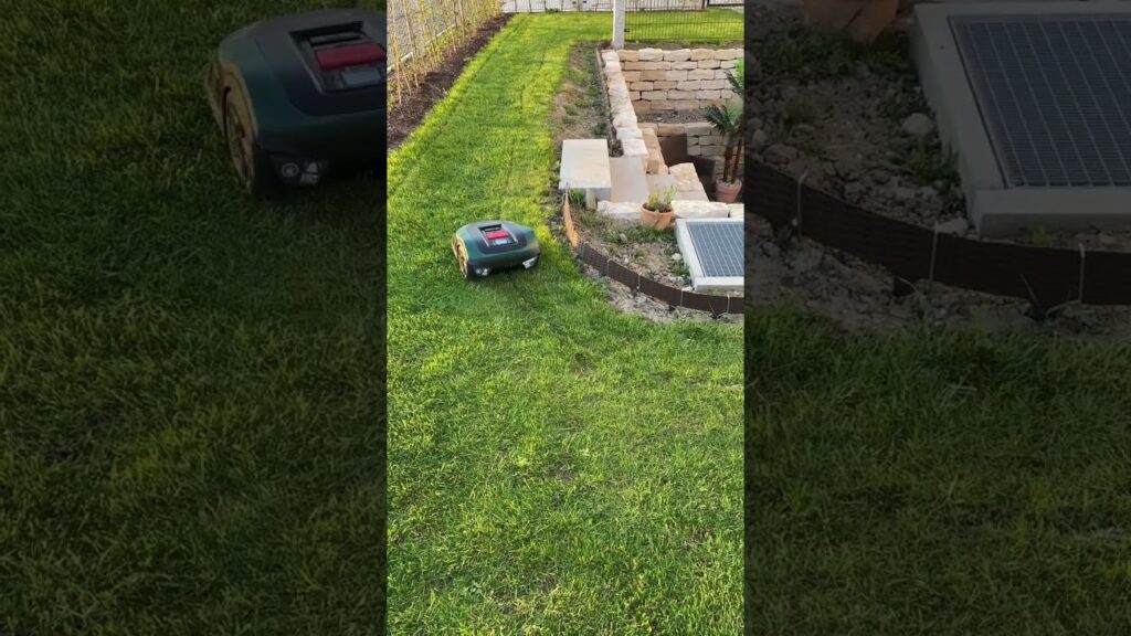 Robotic Lawnmower doing its work / Mähroboter bei der Arbeit