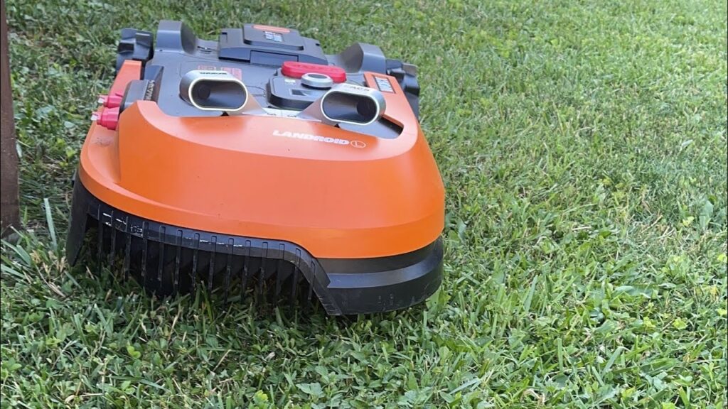 WORX “Landroid” robot lawnmower, unpacking and first grass cutting