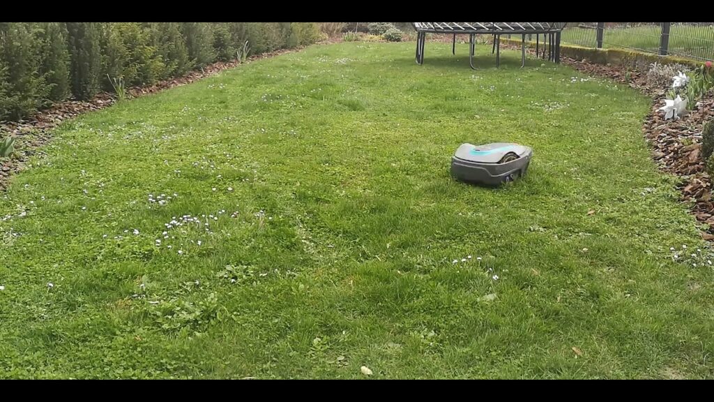 Robotic mower Gardena Sileno City 250 time-lapse