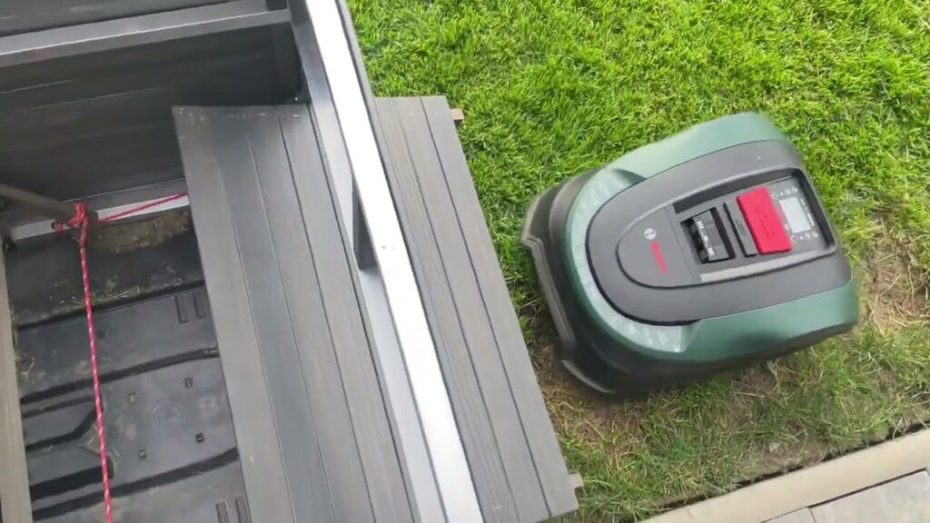 Bosch Indego - Robot lawn mower Garage / House