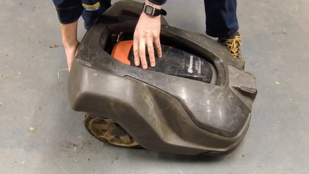 How to remove the body on a Husqvarna Automower