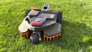 Worx Landroid Vision WR213E L1300 mowing sound, grass ejection and working routine