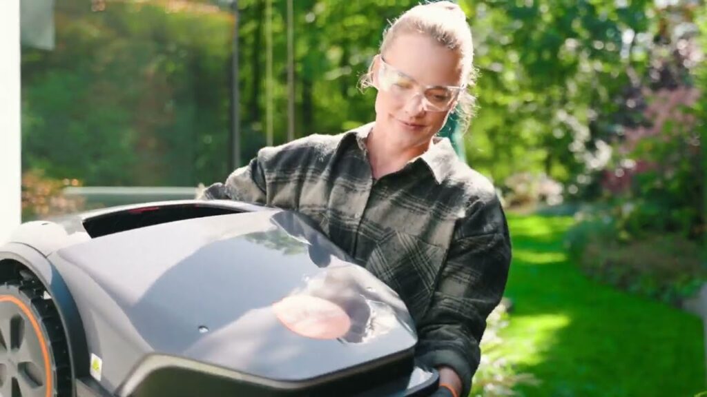 Stensko držalo za novo generacijo robotskih kosilnic STIHL iMow