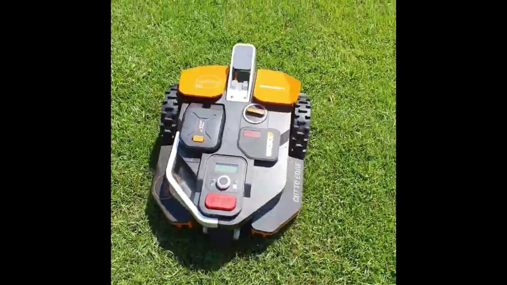 WORX Landroid Vision M800 mowing at the border of the magnetic strip