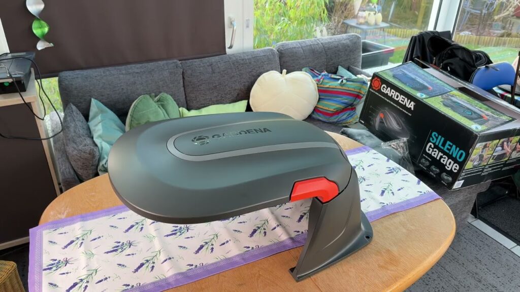 Gardena Garage for SILENO minimo, SILENO city and SILENO life robotic mowers unboxing & instructions