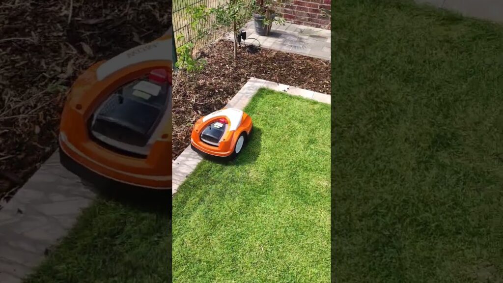 Stihl RMI422 dockt ein #robotmower #stihl