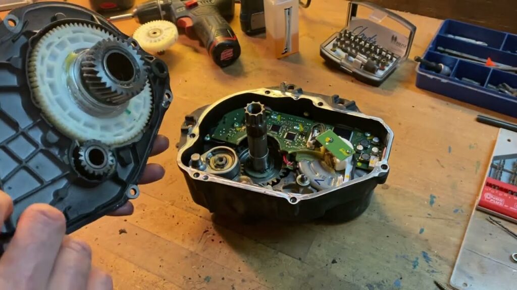 Bosch CX Performance Line Motor klingt wie Kaffeemühle ? Motorplatte tauschen !